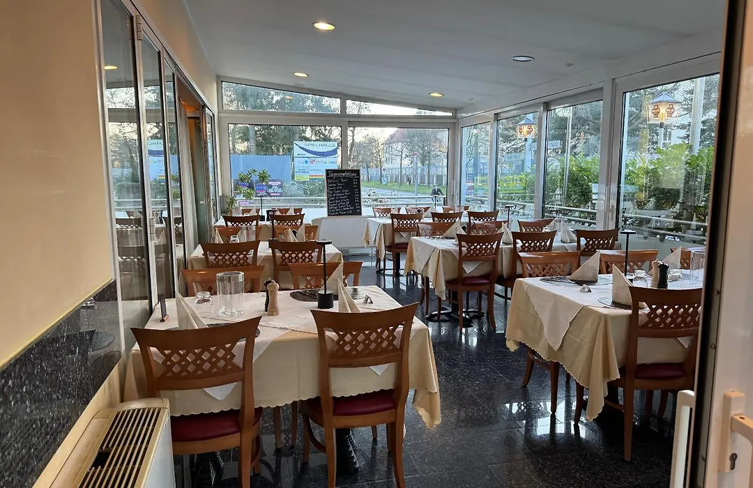 Hotel & Restaurant Garda-1