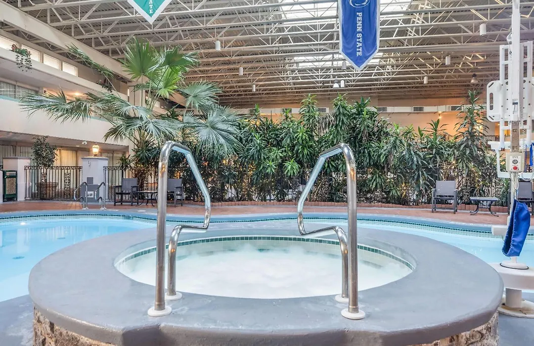 Ramada By Wyndham State College Hotel & Conference Center-1