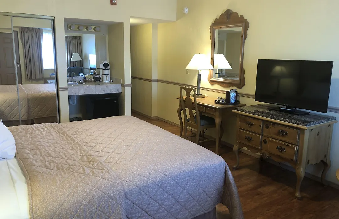 Riveredge Resort Hotel-1