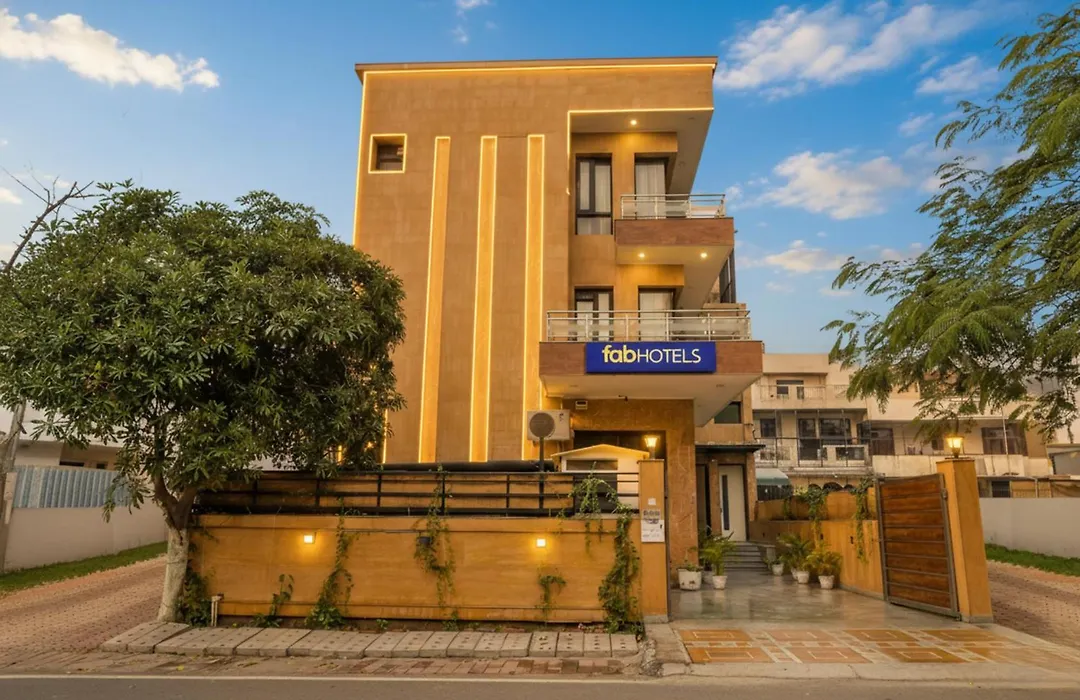 Fabhotel Rallkmas - Dlf Phase 2 & Mg Road Metro-1