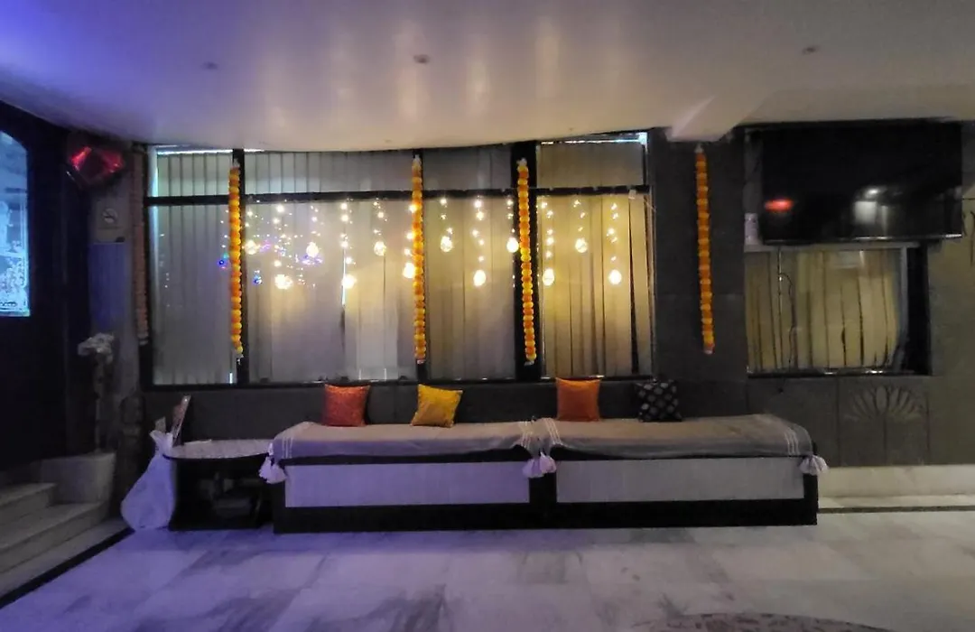 Hotel Rani Palace At Lake Fatehsagar-1