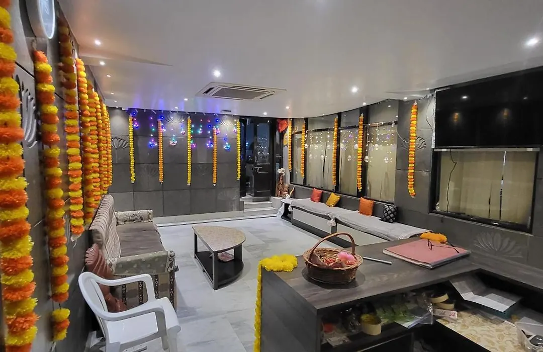 Hotel Rani Palace At Lake Fatehsagar-1