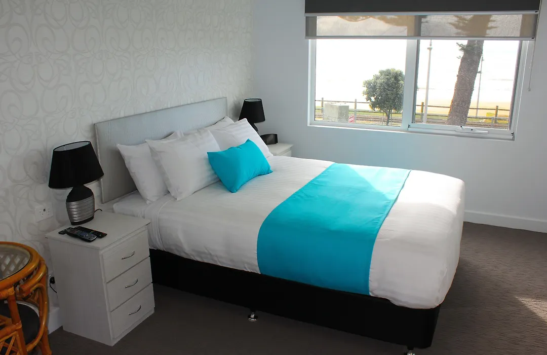 Beach Hotel-1