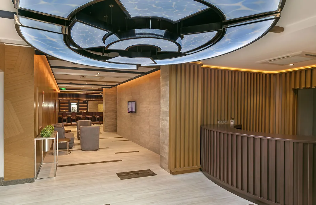 B Business Hotel & Spa-1