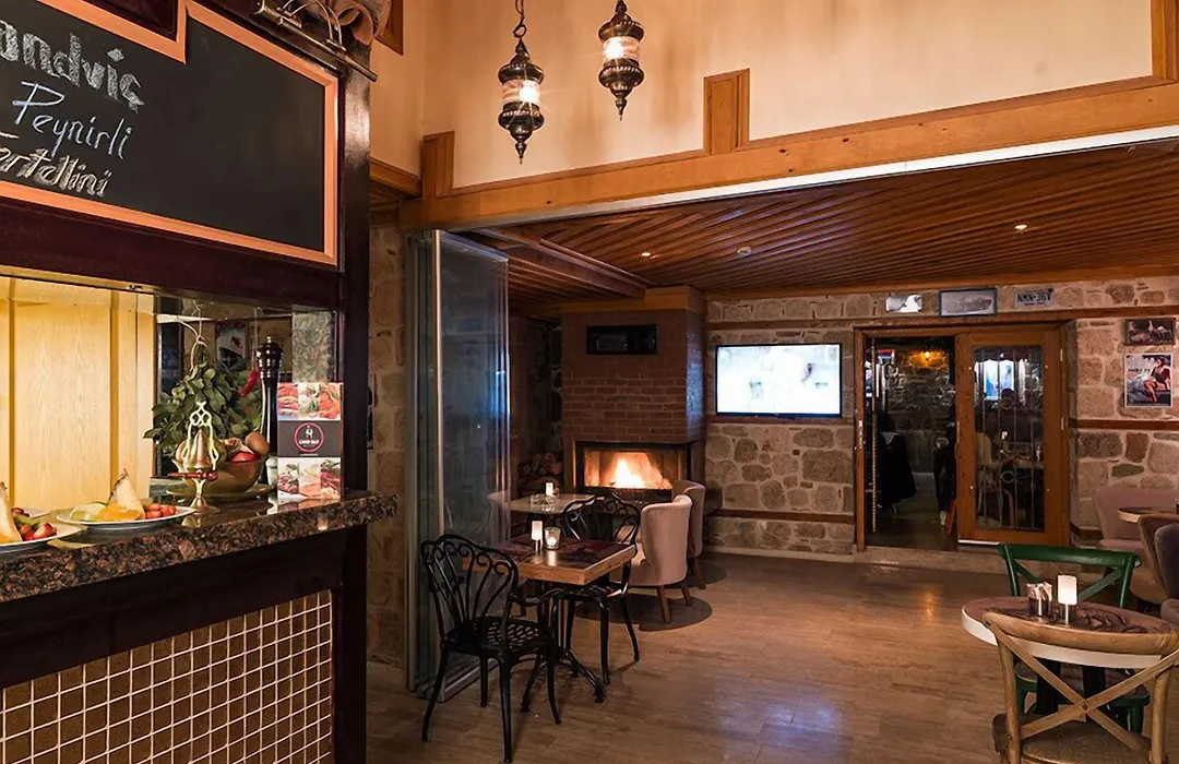 Goodman Hotel & Bistro-1