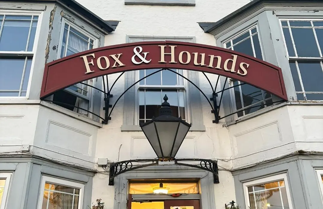 The Fox And Hounds-1
