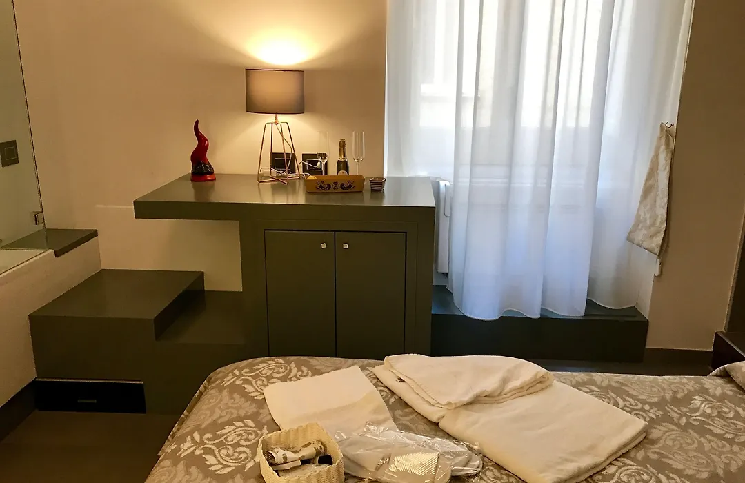 Relais Piazza Del Plebiscito B&B-1