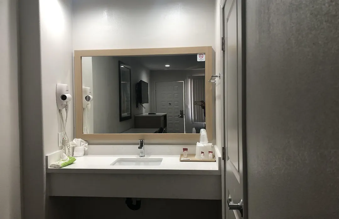 Cali Inn-1