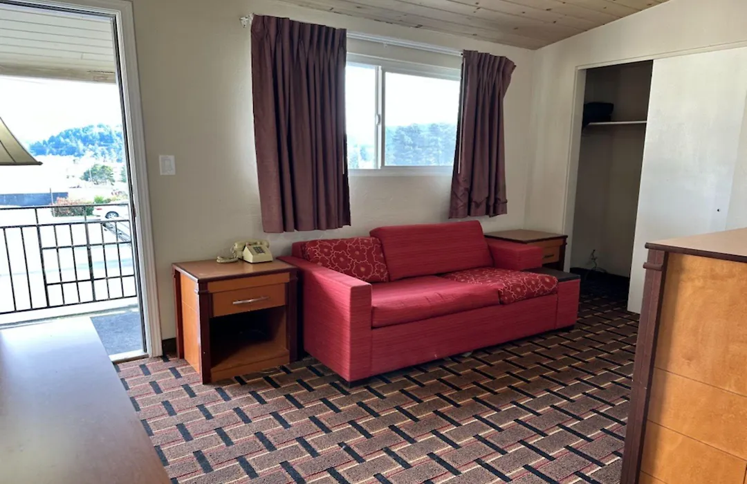 Anchor Bay Inn Near Winchester Bay-1