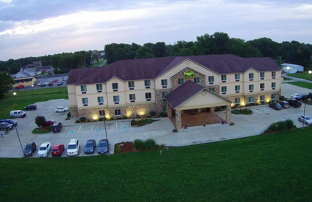 Countryview Inn & Suites-1