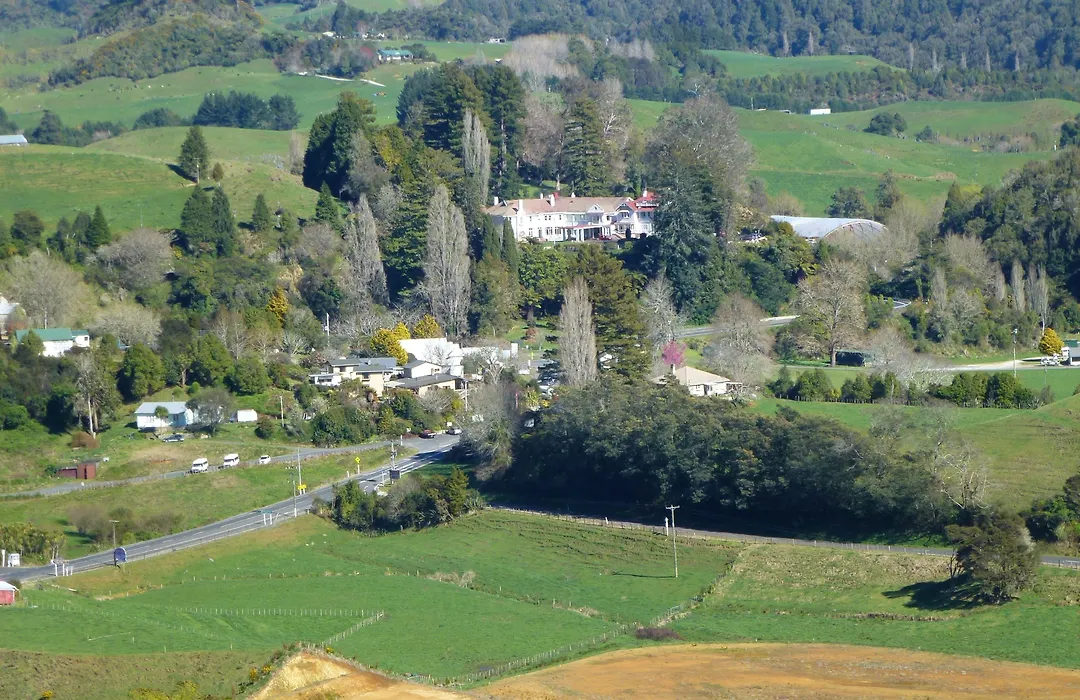 Waitomo Caves Guest Lodge-1