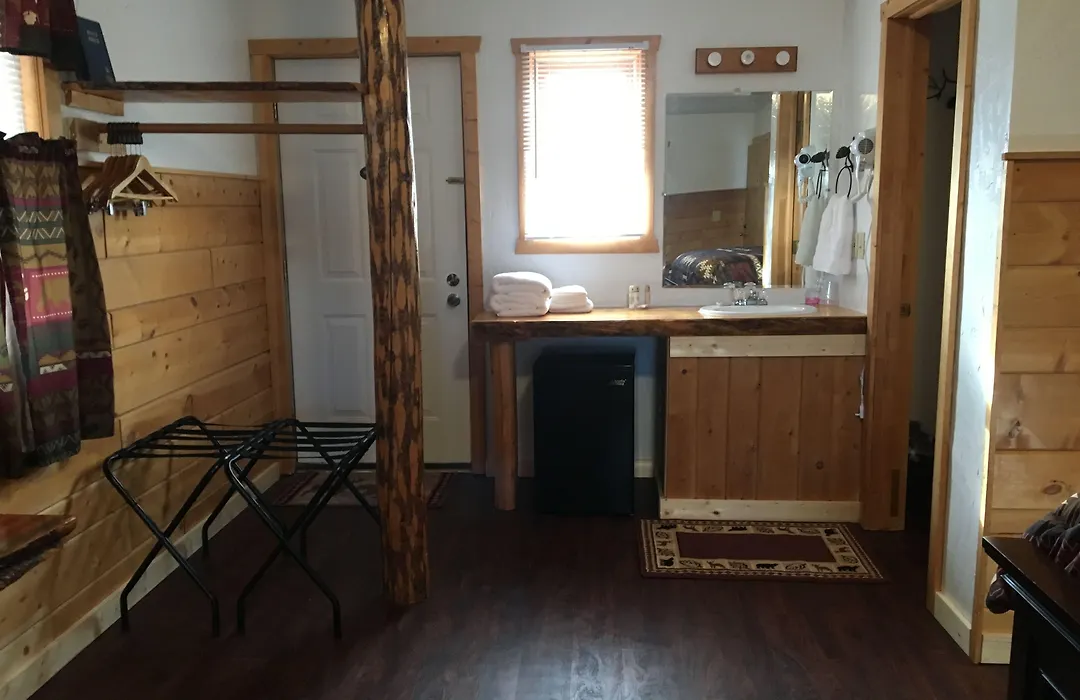 Chinook Winds Motel-1