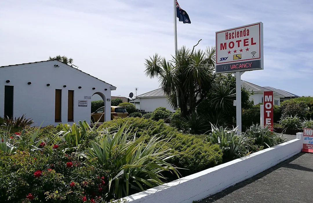 Hacienda Motel-1