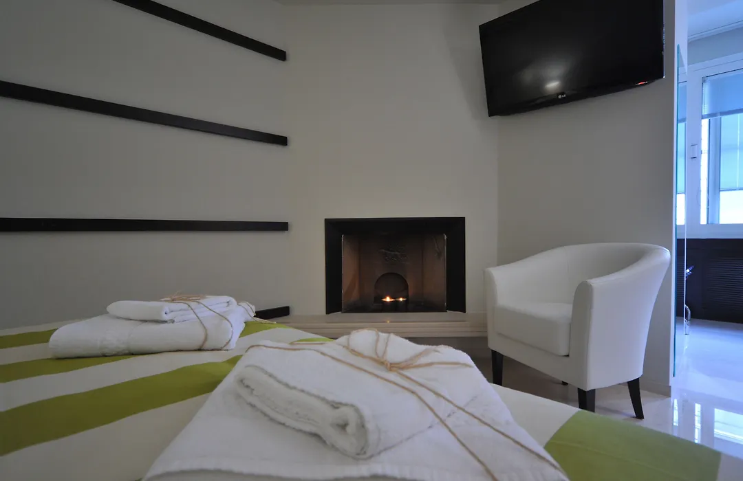 Gatto Bianco House-1