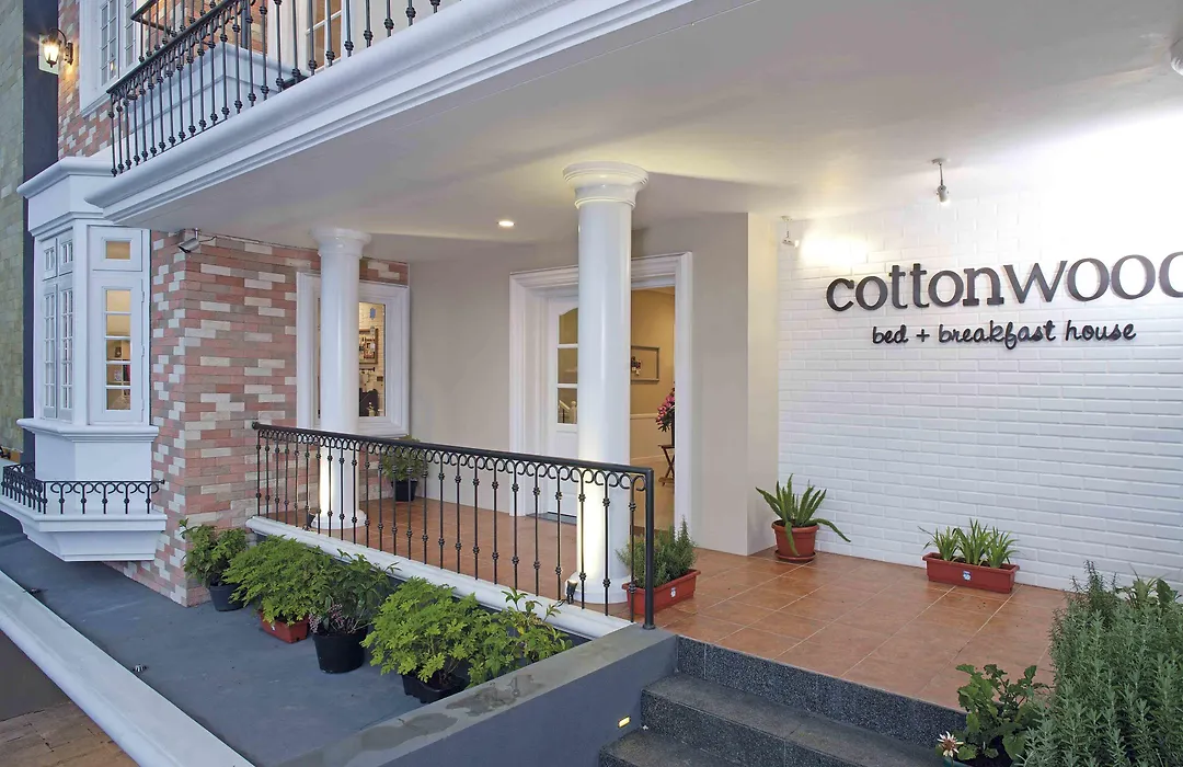 Cottonwood Bed & Breakfast House Bandung-1