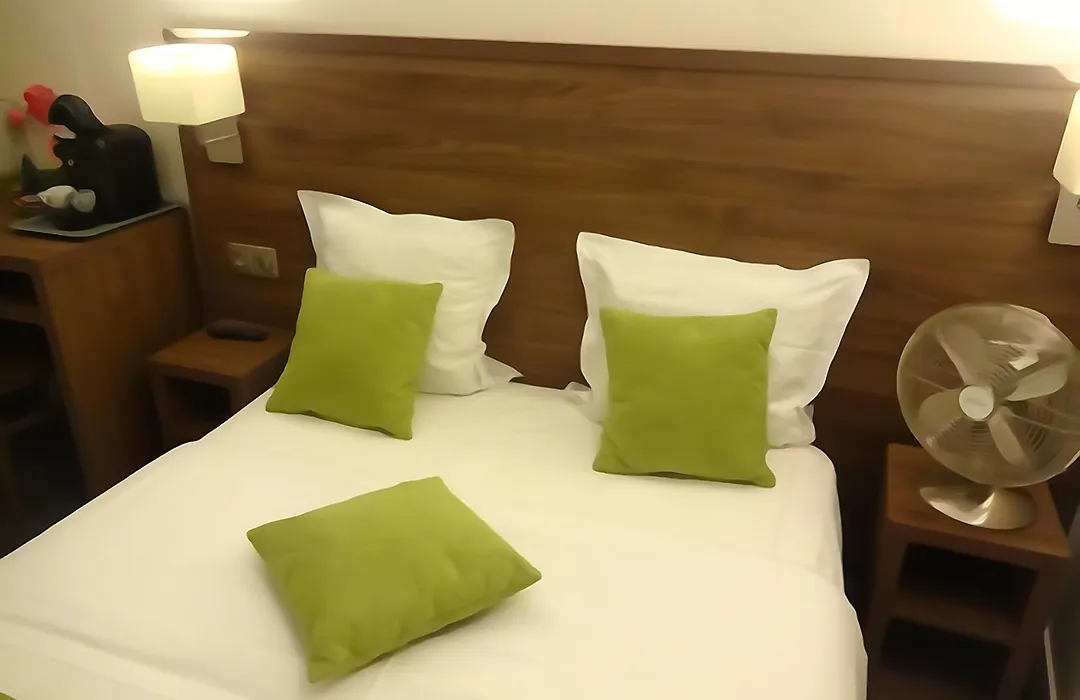 Hotel La Perle Montparnasse-1