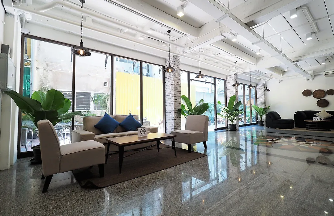 Pula Silom-1