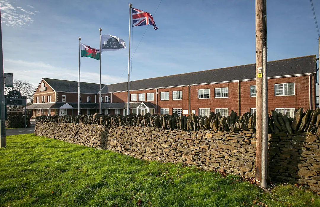 Celtic International Hotel Cardiff Airport-1