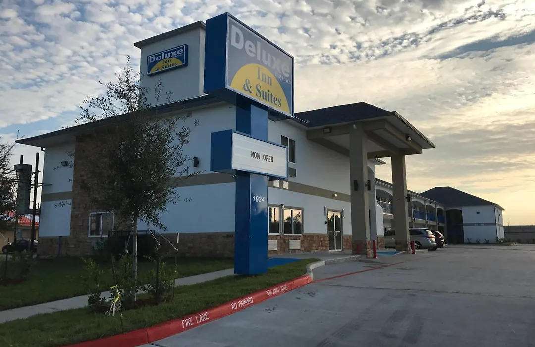 Deluxe Inn & Suites - Baytown-1