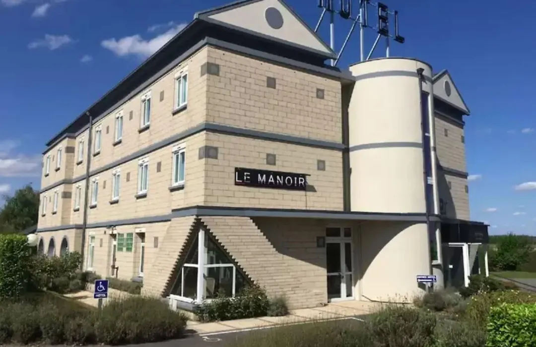 Le Manoir-1