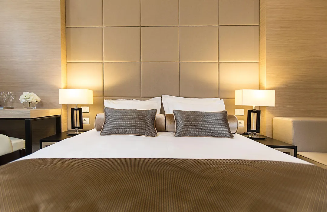 Dominic Smart & Luxury Suites - Republic Square-1