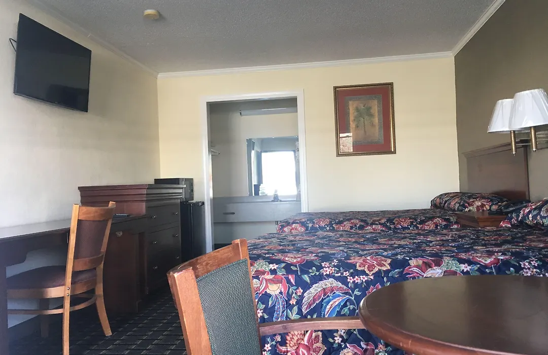 Travelodge By Wyndham Orangeburg-1