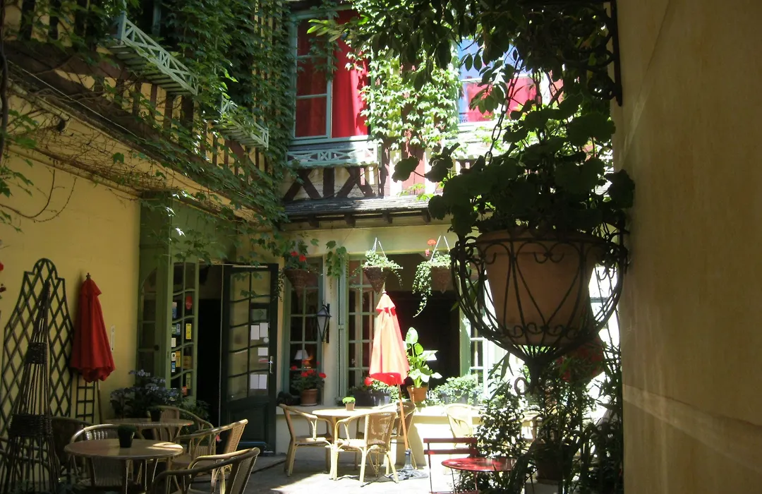Le Vieux Carré-1