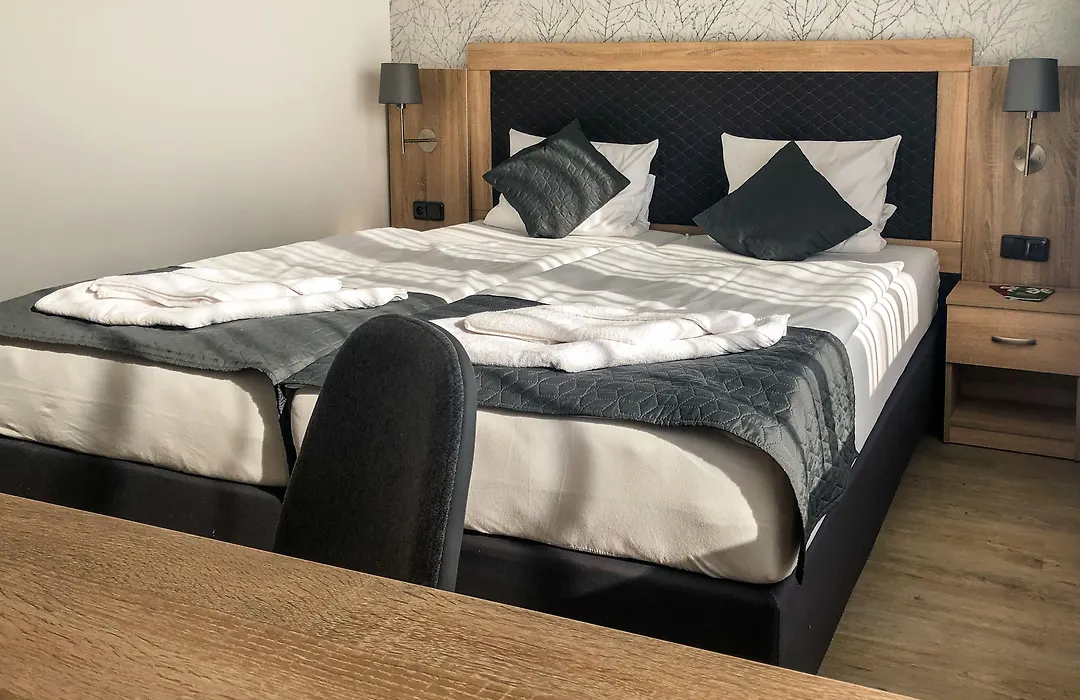 Hotel Bobr-1