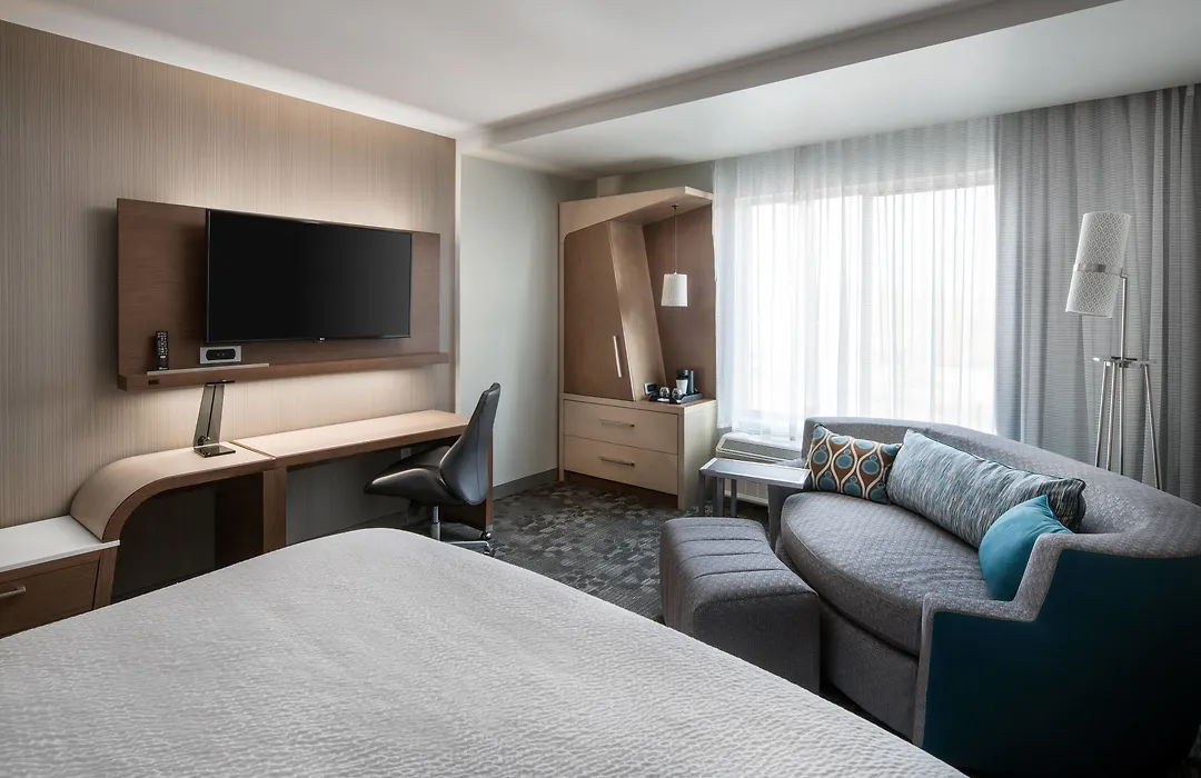 Courtyard By Marriott Pullman-1