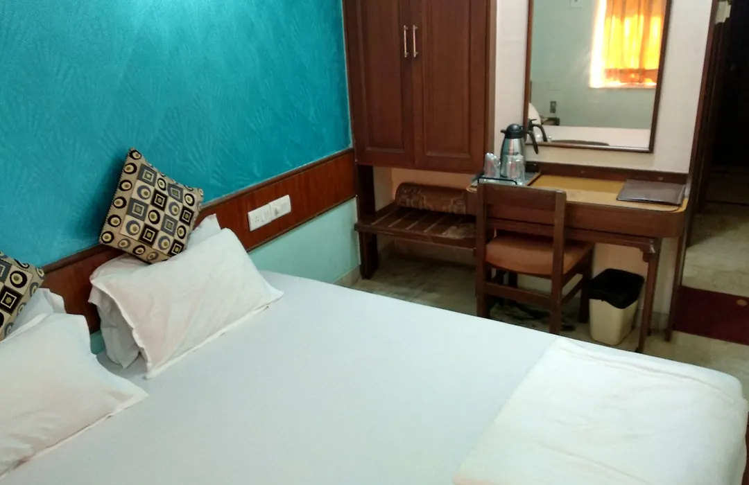Hotel Mogul Palace - Near Masjid Bunder Mumbai-1