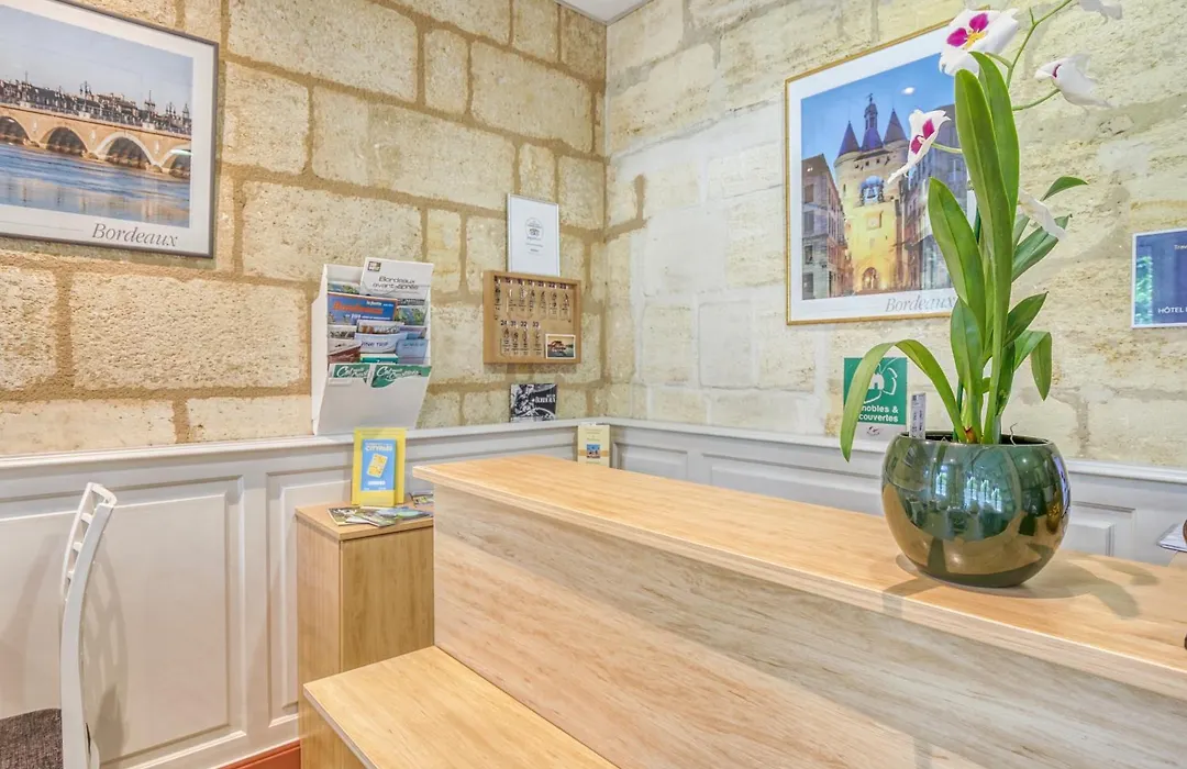 Logis Hotel - Hotel Des Voyageurs-1