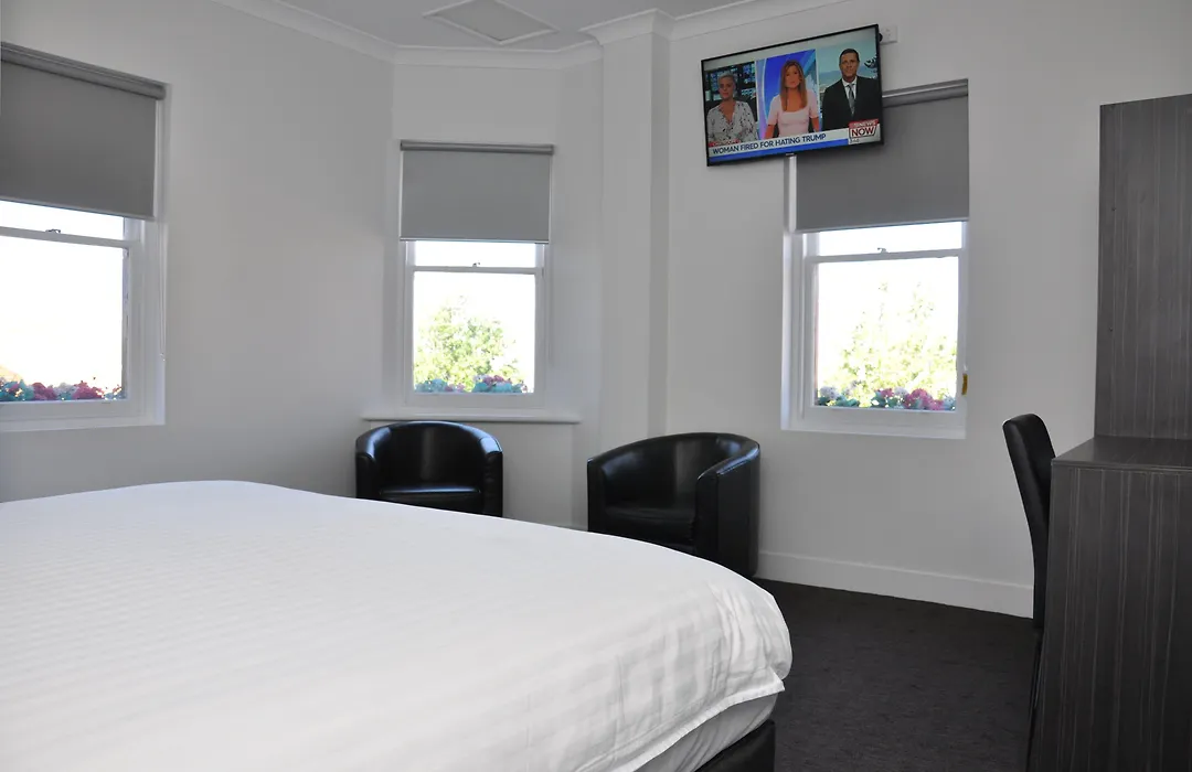 Queenshead Hotel-1