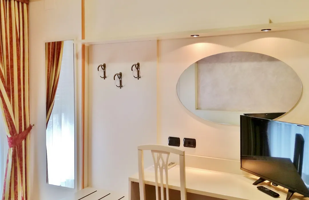 Gold Hotel-1