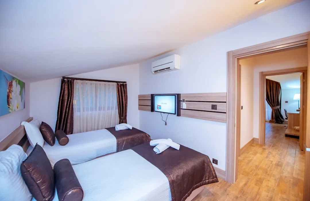 S3 Seahorse Beach Club-1