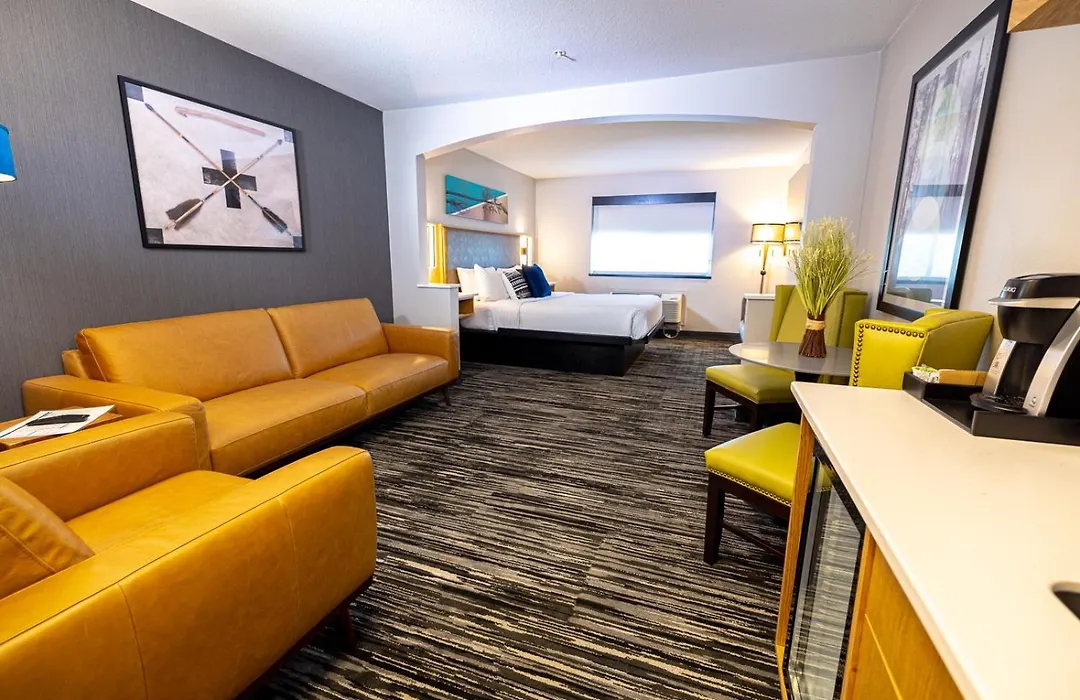Creekside Hotel & Suites-1