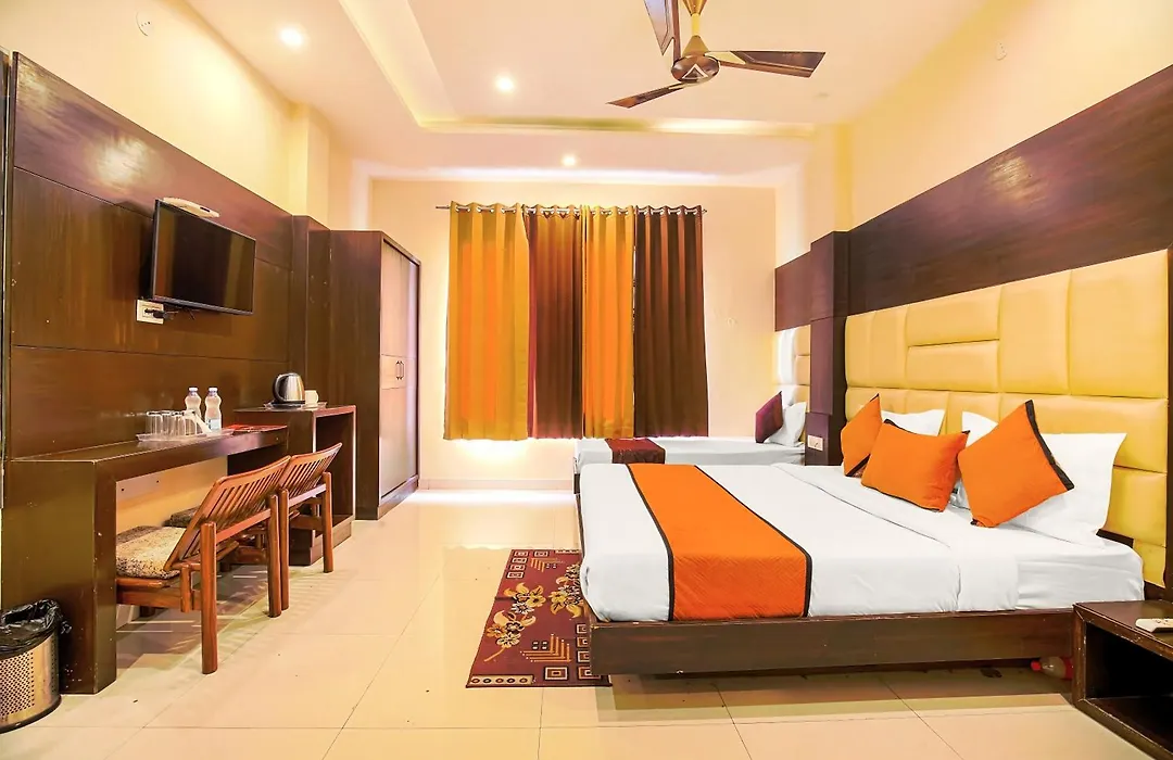Hotel Crown, Near Golden Temple-1