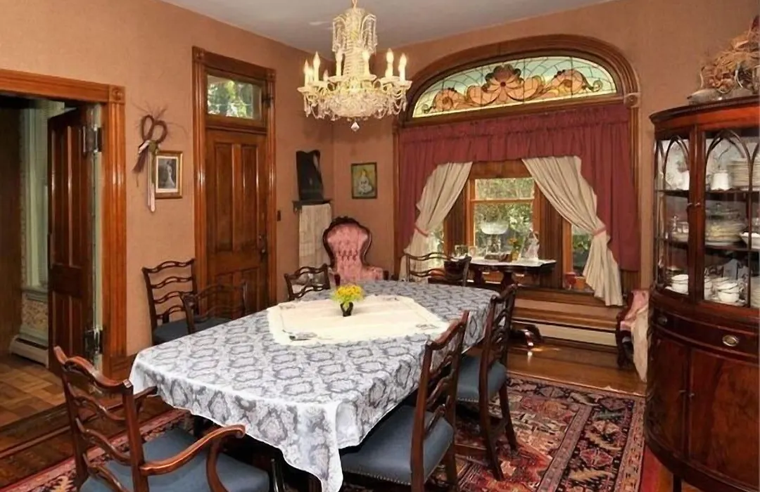 Victorian Loft Bed And Breakfast-1