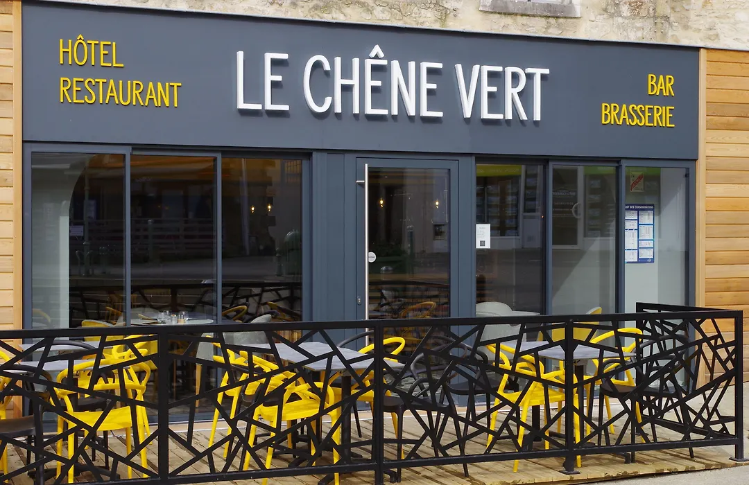 Logis Hotel Le Chêne Vert-1