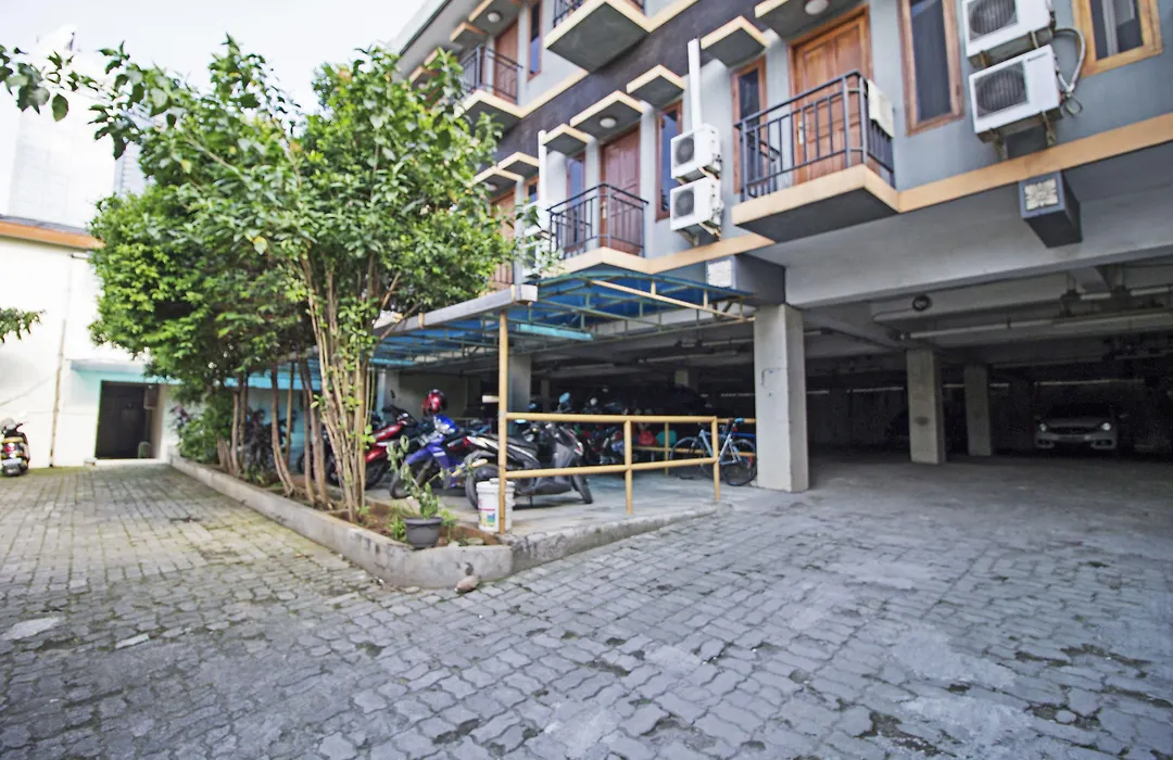 RedDoorz Plus near Ciputra World Kuningan 2-1