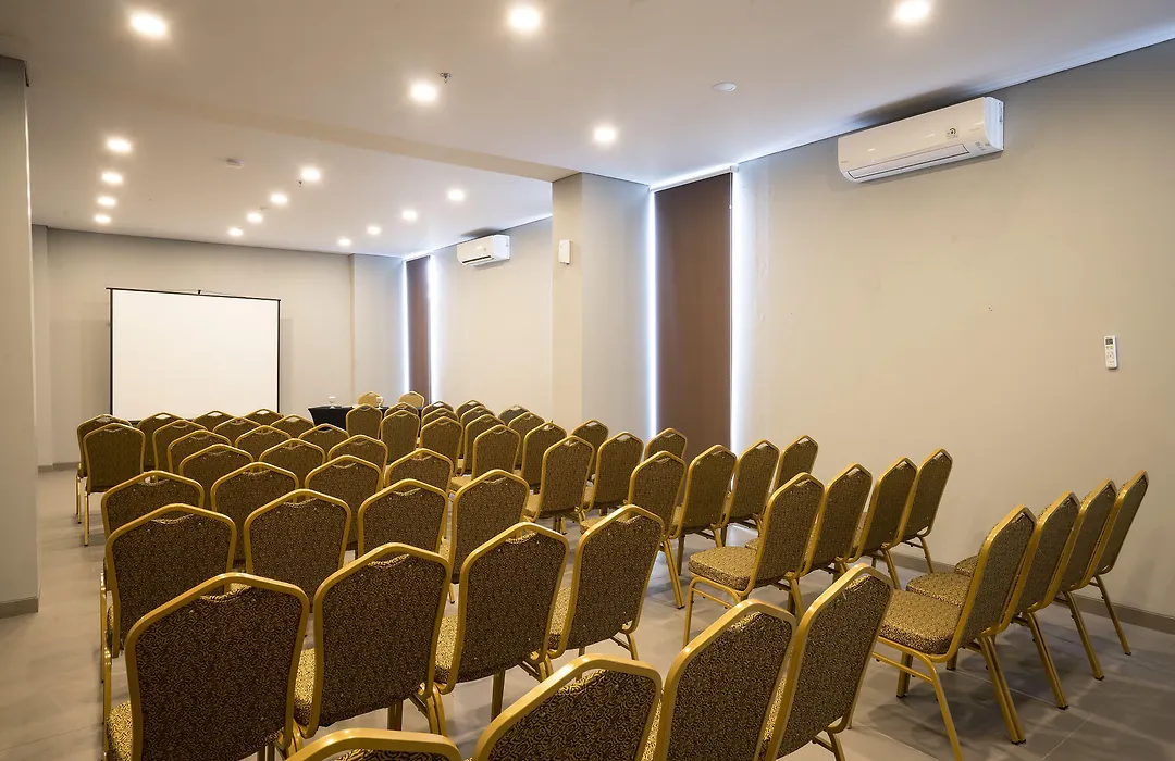 Maple Hotel Grogol-1