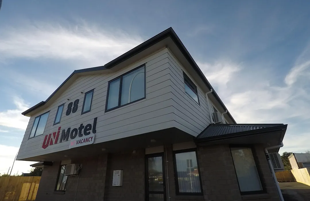 Uni Motel-1