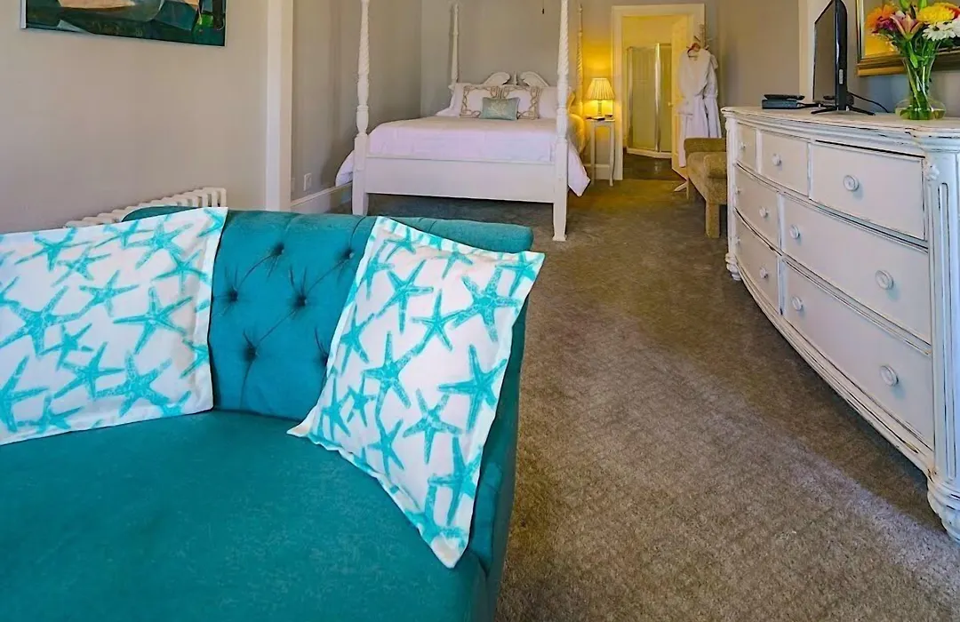 Captain Sawyer'S Bed And Breakfast-1