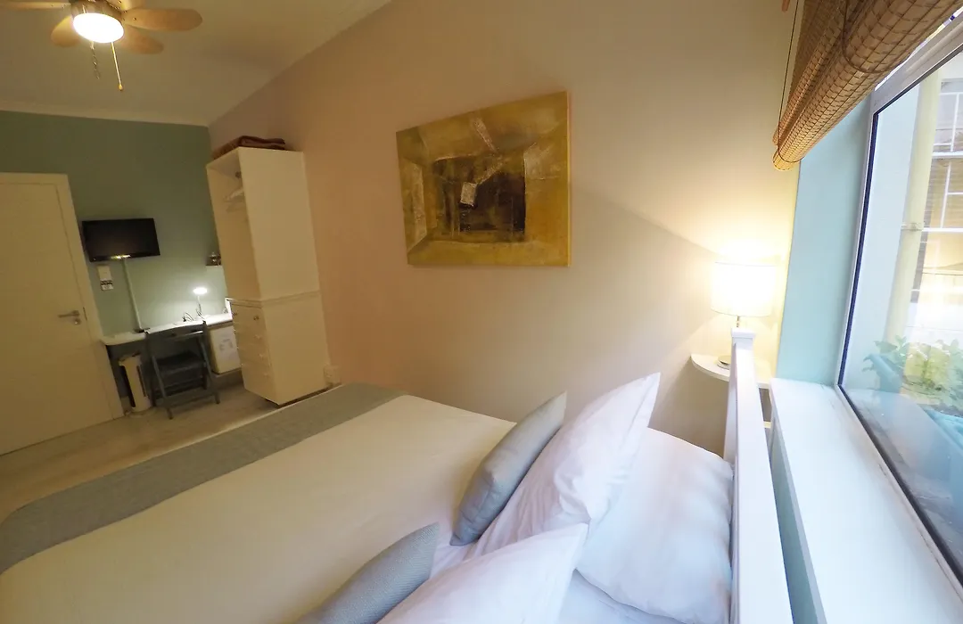 Dolphin Inn Guesthouse-1