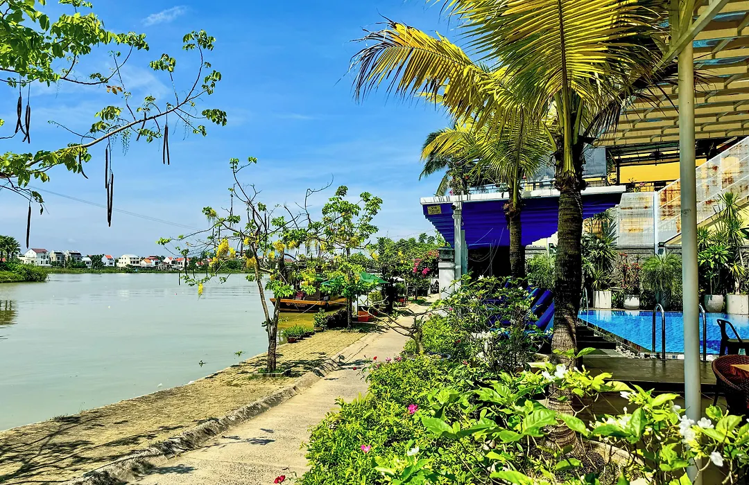 Riverside White House Boutique Hotel-1