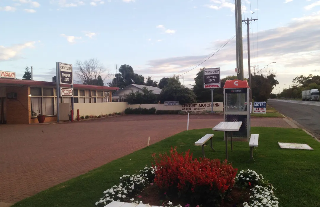 Century Motor Inn, Finley-1
