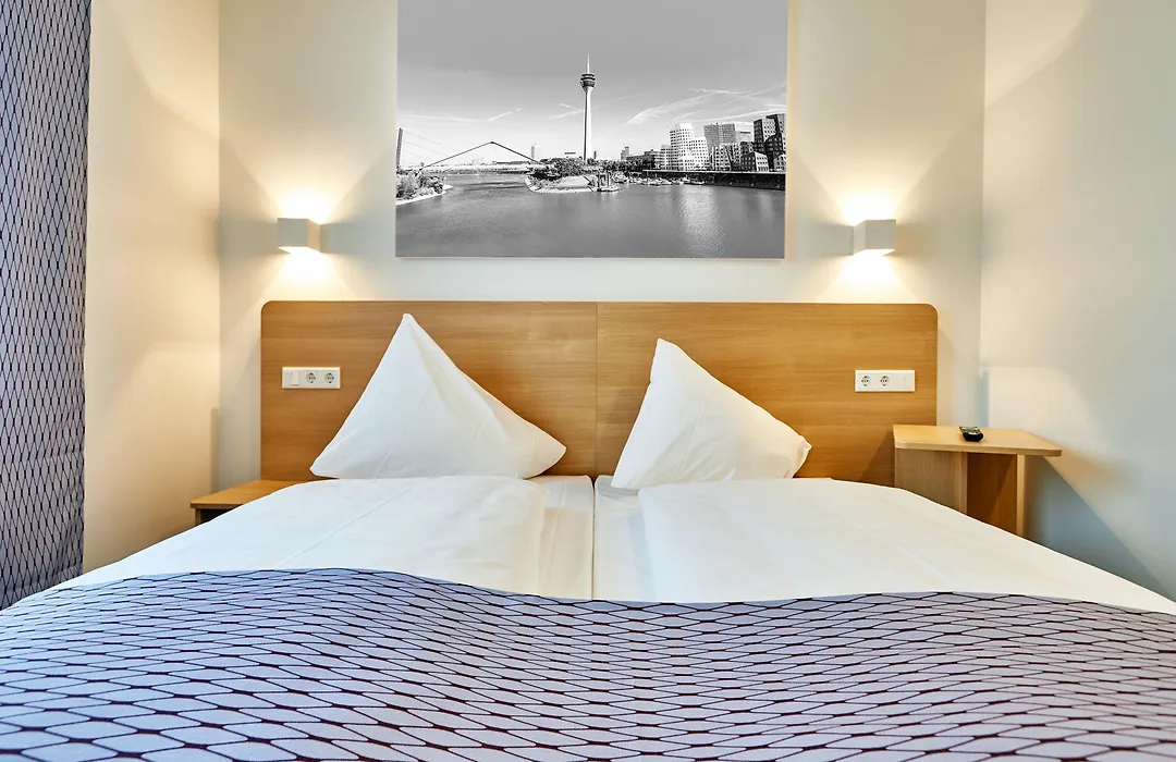 McDreams Hotel Düsseldorf-City-1