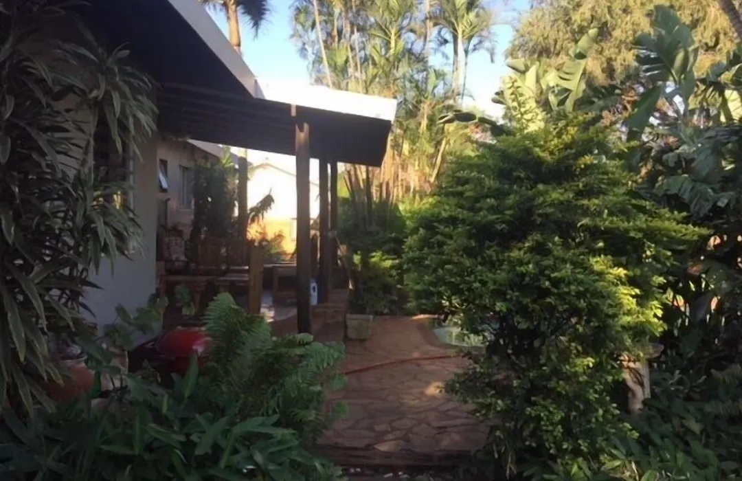 Hlulala Guesthouse-1