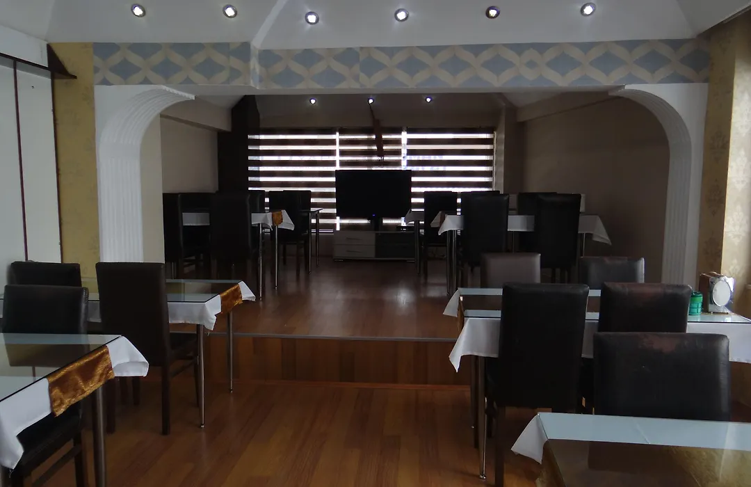Meta Hotel-1