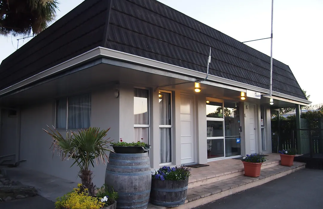 Montana Lodge Motel-1
