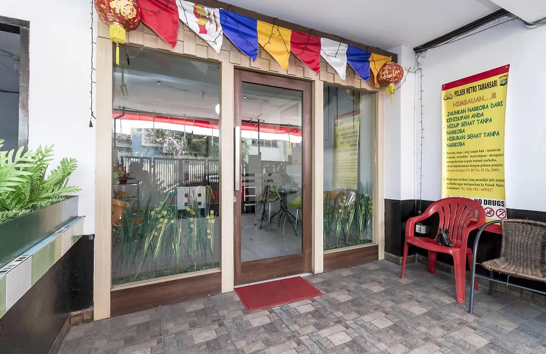 Reddoorz Near Gajah Mada Plaza 2-1